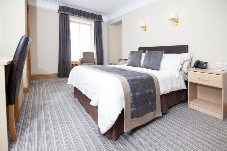 Bedroom 2, Burnett Arms Hotel, Aberdeenshire