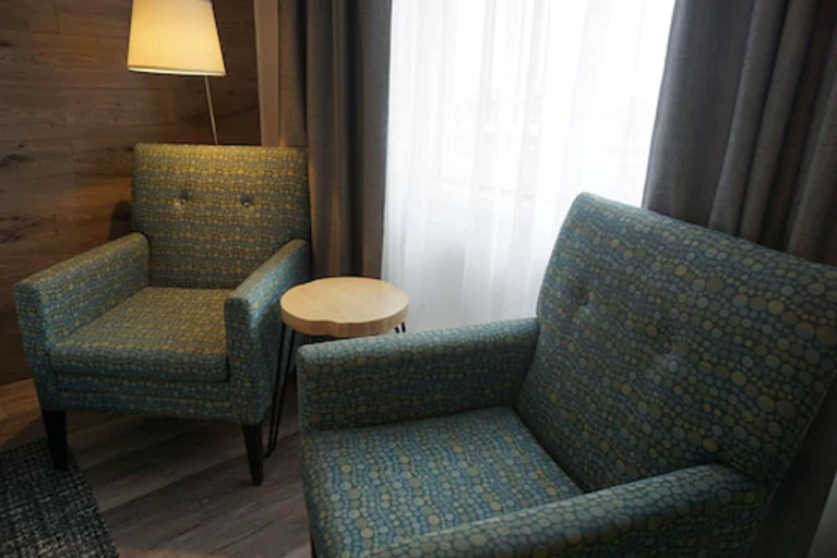 Others 5, The Hotel on Pownal, Queens