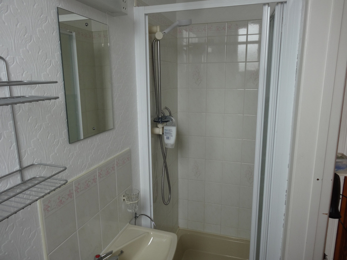 Bathroom 3, The Winchester, Norfolk
