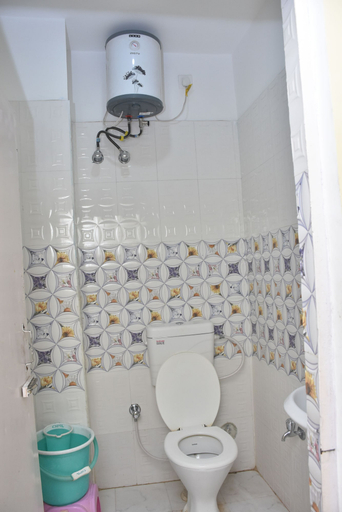 Bathroom 4, Hotel Samman, Varanasi
