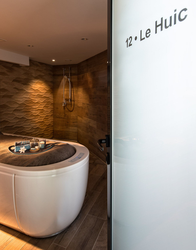 Bathroom 5, Thalasso Concarneau Spa Marin Resort, Finistère