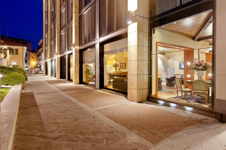 Exterior & Views 17