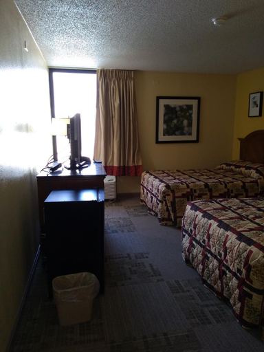 Bedroom 2, Red Carpet Inn, Bibb