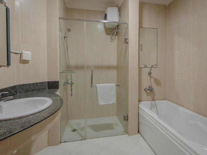 Bathroom 4, MekongView 1 CondoTel, Ruessei Kaev
