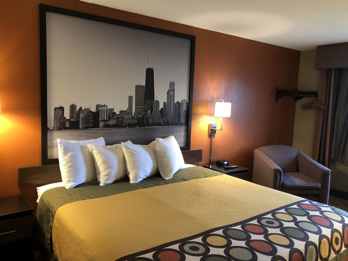 Bedroom 5, Super 8 by Wyndham Crystal Lake, McHenry