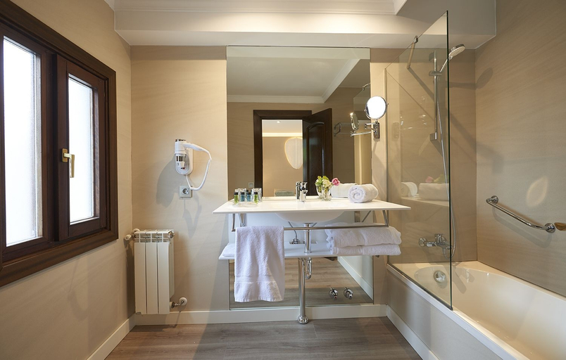 Bathroom 4, Hotel Mirador de la Franca, Asturias