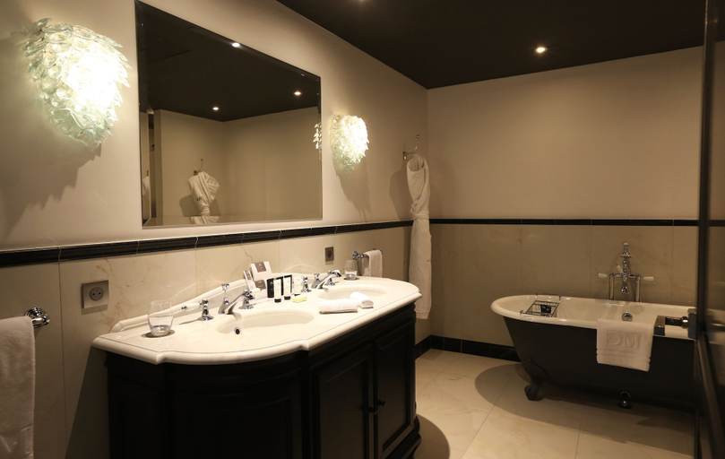 Bathroom 5, Domaine de Manville, Bouches-du-Rhône