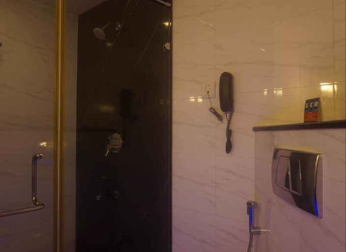 Bathroom 4, SFO Hotel and Suites, Bangalore