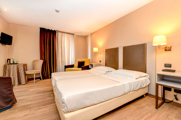 Bedroom 4, Hotel Tripoli, Brescia
