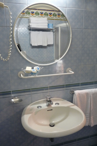 Bathroom 5, Hotel Universal, Ravenna