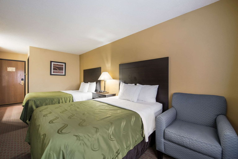 Bedroom 3, Quality Inn & Suites Menomonie, Dunn