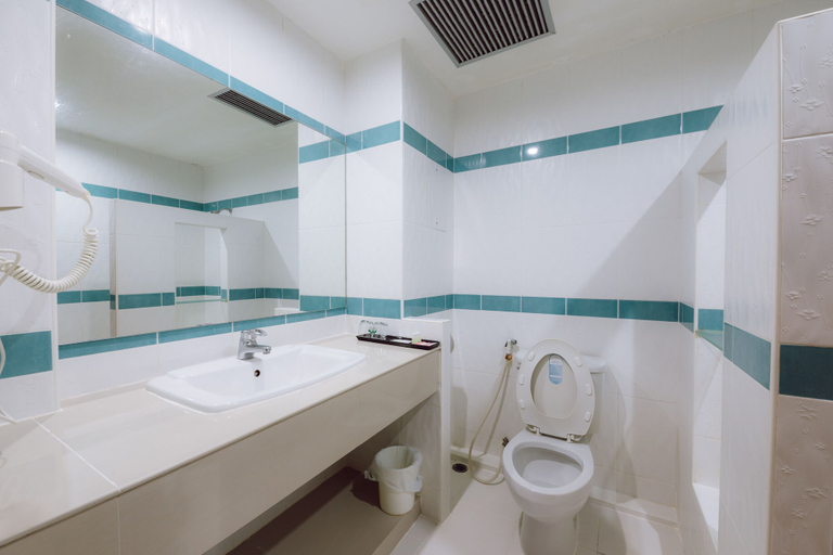 Bathroom 5, Morakot Hotel Chumphon, Muang Chumphon