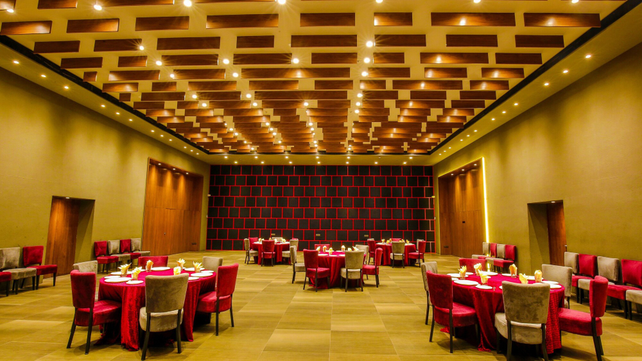 Food & Drinks 5, The Weekend Address, Surat