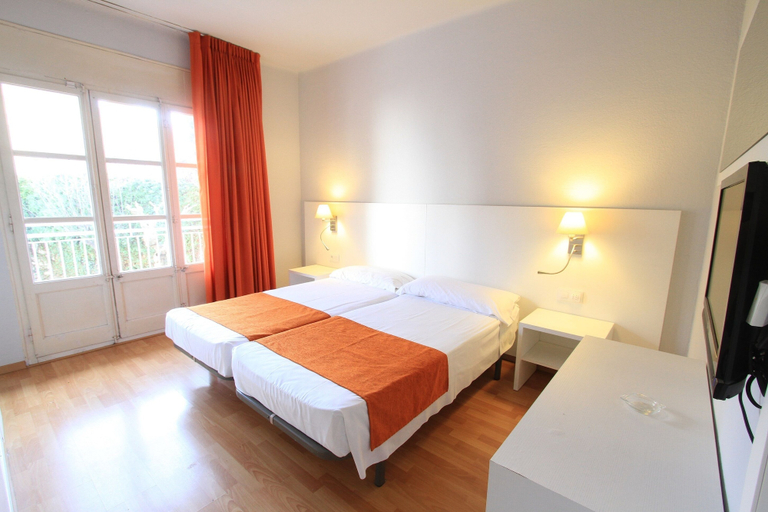 Bedroom 3, Hotel Villa Garbí, Girona