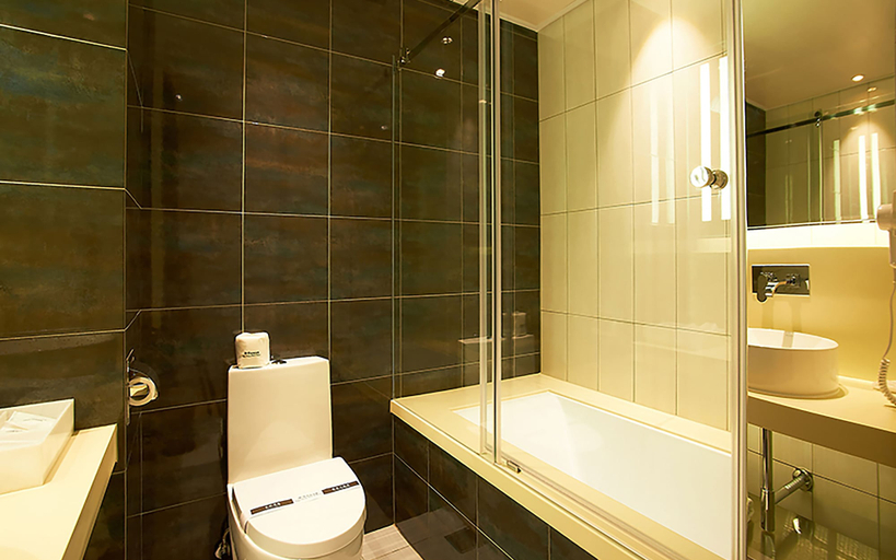 Bathroom 5, Royal Group Hotel Bo Ai Branch, Kaohsiung