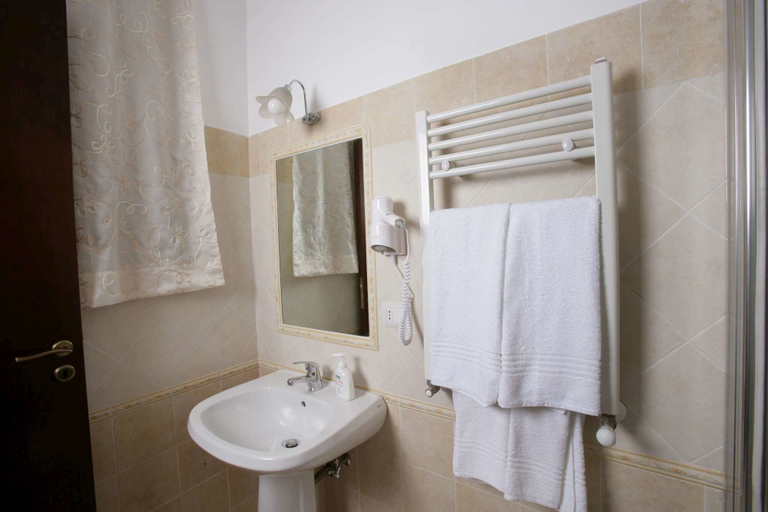 Bathroom 4, Bed and Breakfast Dionisio, Messina