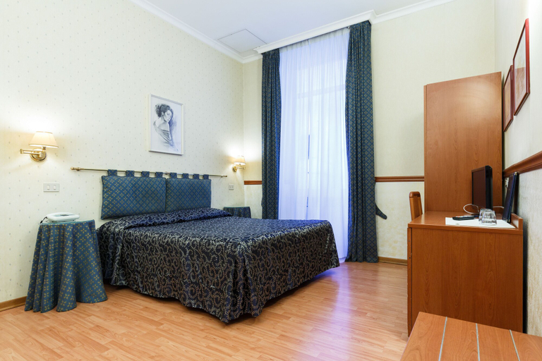Bedroom 2, Hotel Paris, Rome
