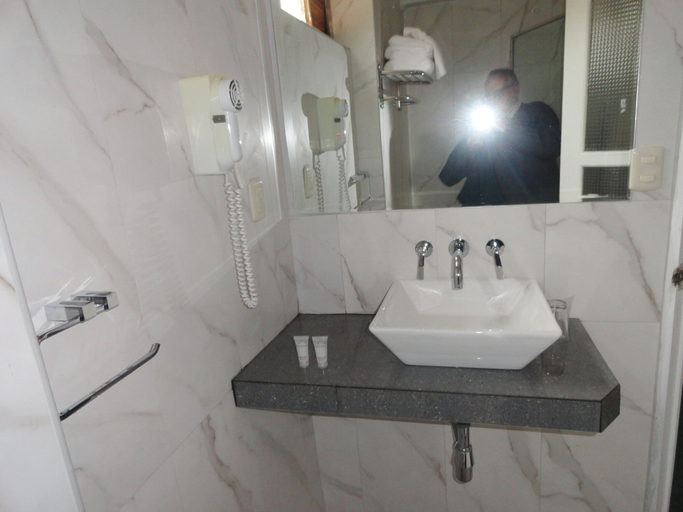 Bathroom 4, Emperador Plaza, Cusco