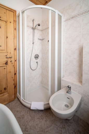 Bathroom 5, Hotel Meublè Garnì della Contea, Sondrio