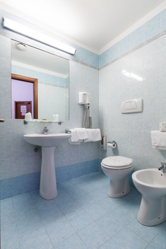 Bathroom 4, Hotel Paris, Rome