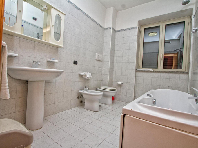 Bathroom 3, Hotel Silverado, Caserta