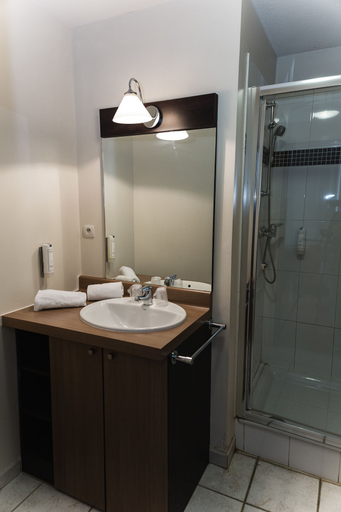 Bathroom 4, Appart'Hotel Garden & City Rousset, Bouches-du-Rhône