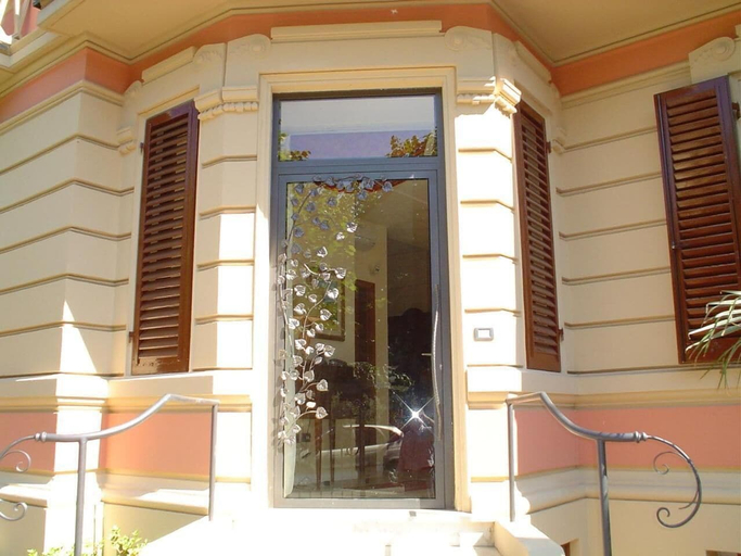 Exterior & Views 2, Petit Château, Pistoia