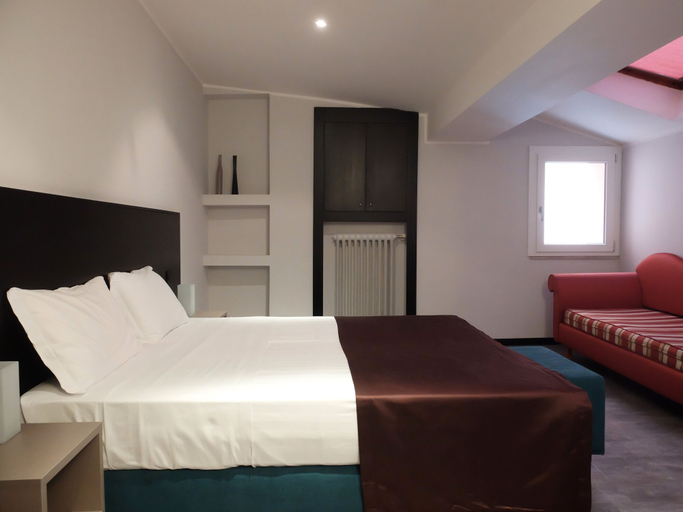 Bedroom 4, Hotel Carlton, Ferrara