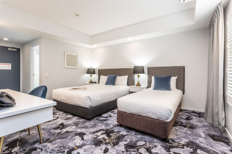 Bedroom 2, Hotel Kingsley, Hamilton