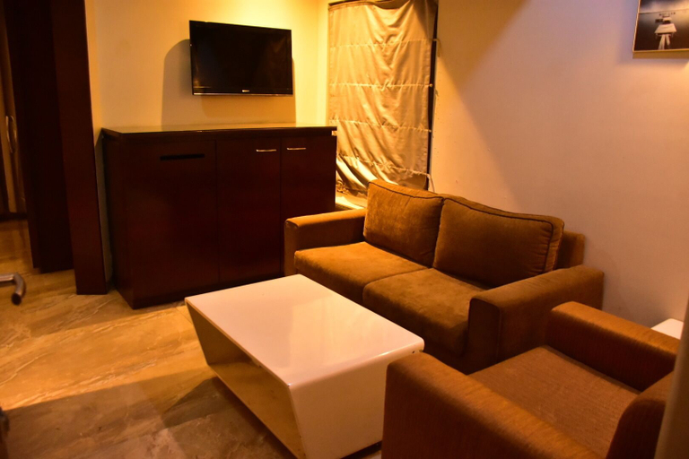 Others 3, Hotel Cambean, Durg