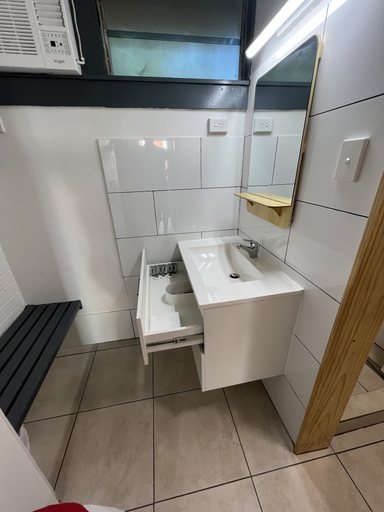 Bathroom 5, Maryborough City Motel, Maryborough
