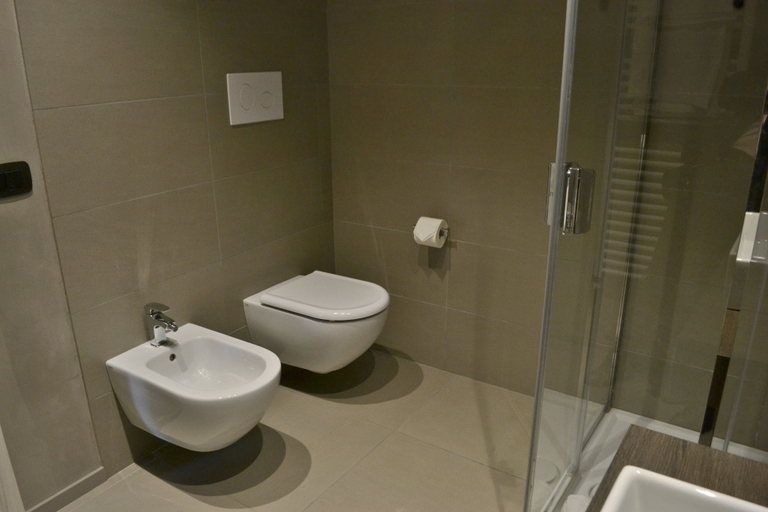 Bathroom 4, Plus Welcome Milano, Milano