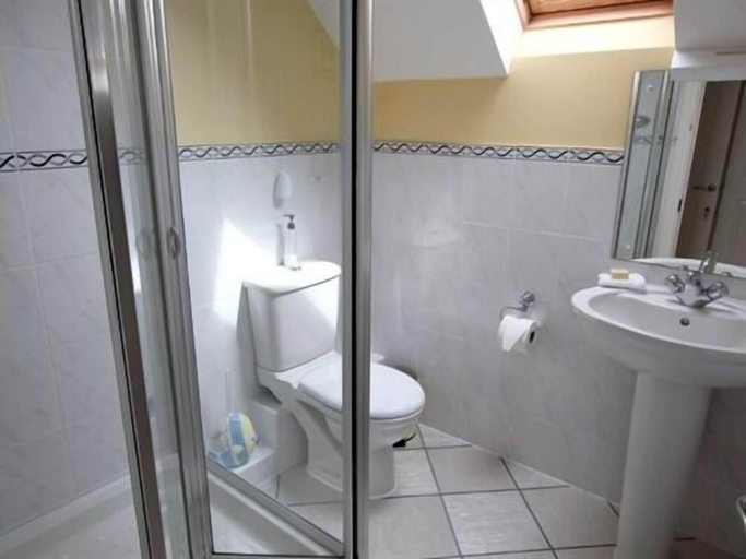 Bathroom 4, Sunset Bed and Breakfast, Pembrokeshire