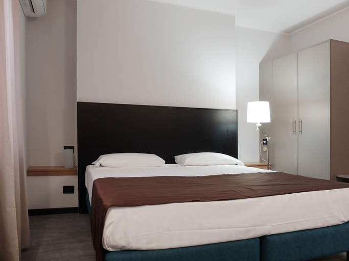 Bedroom 4, Hotel Carlton, Ferrara