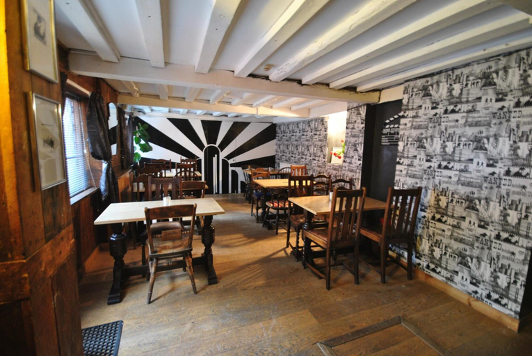 Food & Drinks 5, The Longboat Inn, Cornwall