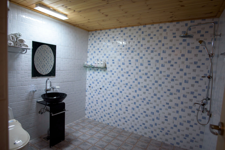 Bathroom, Silla Family Hotel, Gyeongju
