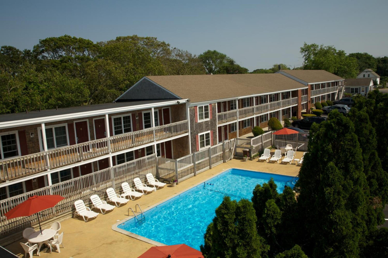 Exterior & Views 2, Holiday Hill Inn & Suites, Barnstable