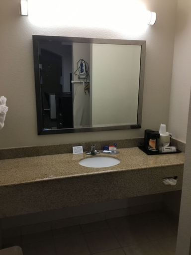 Bedroom 3, Regency Inn & Suites - Baytown, Harris