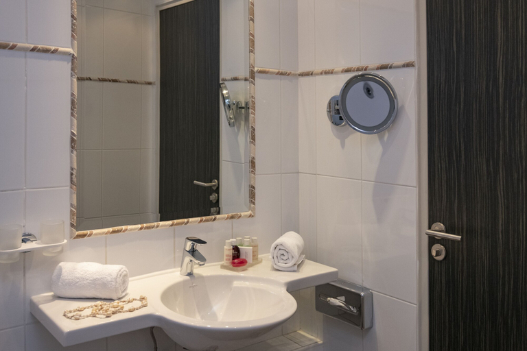 Bathroom 5, BW Premier Collection Mondial, Alpes-Maritimes