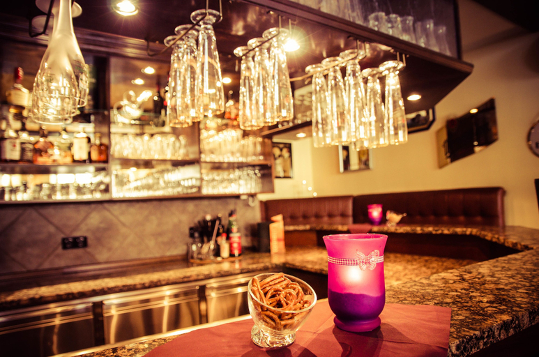 Food & Drinks