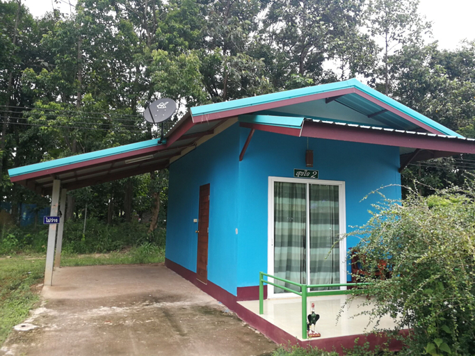 Exterior & Views
