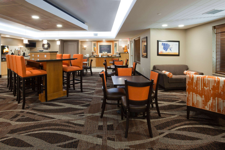 Food & Drinks 5, AmericInn by Wyndham Waupun, Dodge