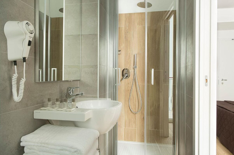 Bathroom 4, Hotel Gardenia, Venezia