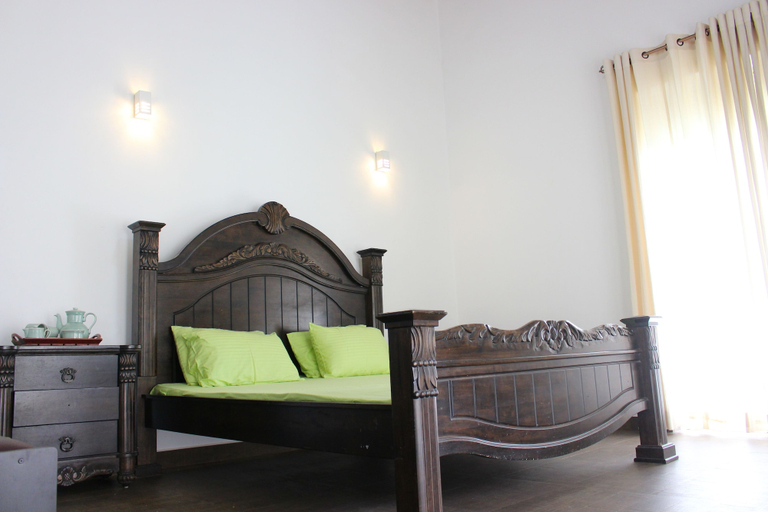 Bedroom 2, Sunlit Villa, Harispattuwa