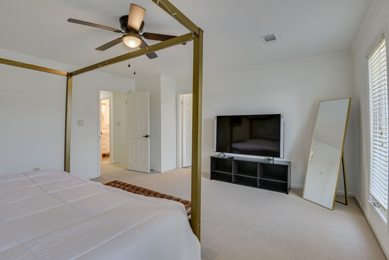 Bedroom 2, Beautiful 3BR Townhouse, Richmond