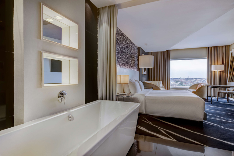 Bedroom 3, Radisson Blu Lagos Ikeja Hotel, Kosofe