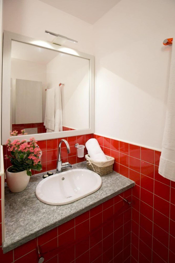 Bathroom 3, Versoverde Alzaia Naviglio Grande, Milano