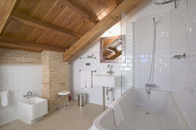 Bathroom, Hostería Camino, León