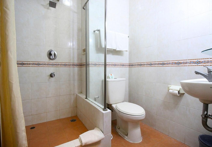 Bathroom 5, MMUGM Hotel, Sleman