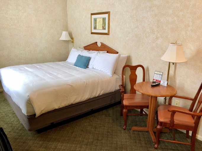 Bedroom 3, Stearns Hotel, Mason